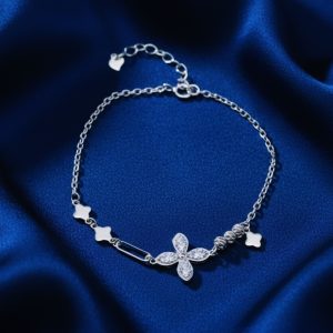 Lắc tay hoa 4 cánh kiểu