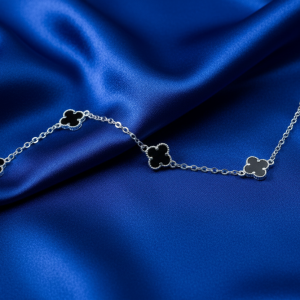 Lắc tay cỏ 4 lá đen