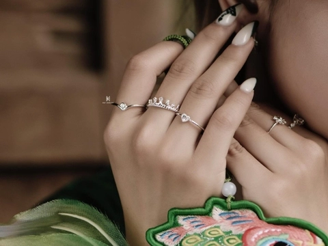 Đeo nhẫn nhiều ngón: Hướng dẫn cách phối nhẫn thật sành điệu